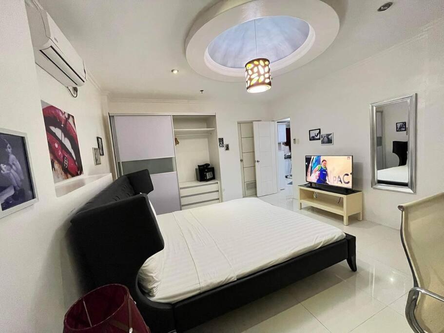 Kandi Big 1 Bedroom King Bed, Free Housekeeping, Wi-Fi 앙헬레스 외부 사진