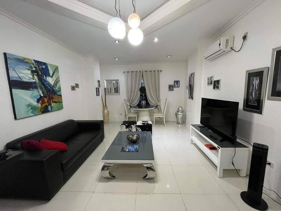 Kandi Big 1 Bedroom King Bed, Free Housekeeping, Wi-Fi 앙헬레스 외부 사진