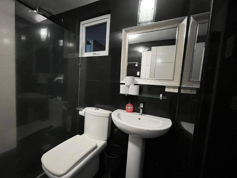 Kandi Big 1 Bedroom King Bed, Free Housekeeping, Wi-Fi 앙헬레스 외부 사진
